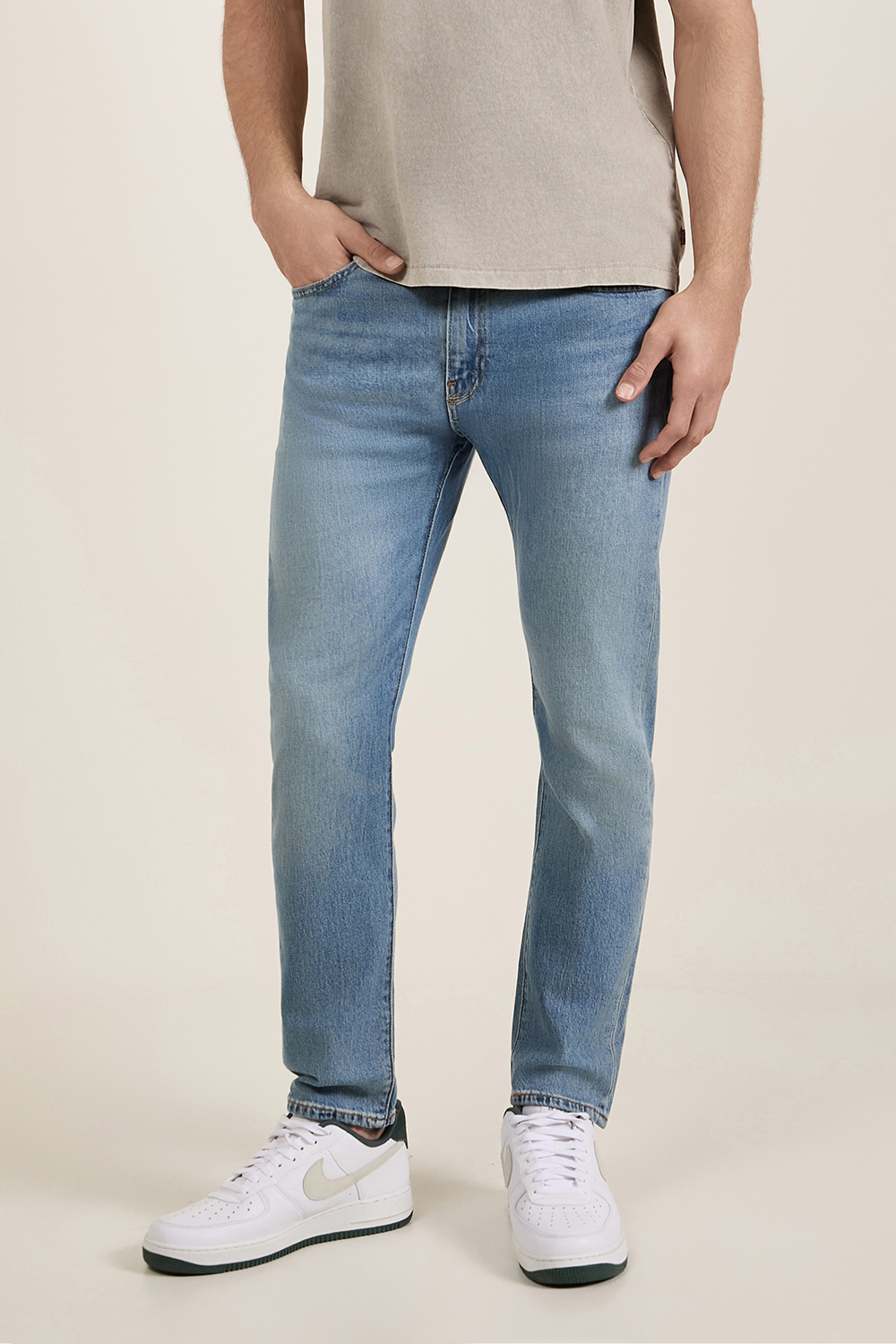 תמונת דוגמן קידמית של מכנסי ג'ינס סלים טאפר 512