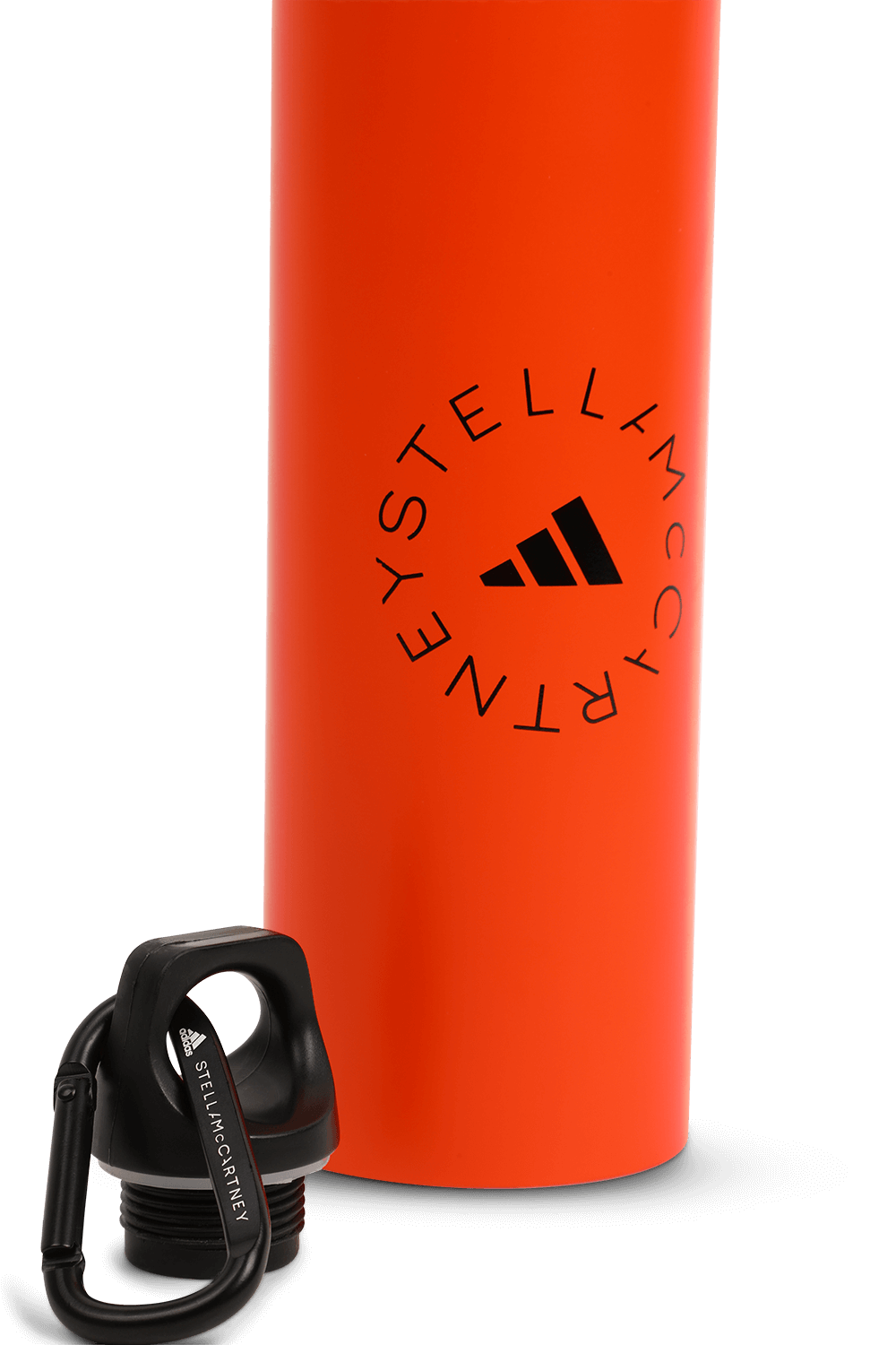 תמונת תקריב של בקבוק מים עם לוגו