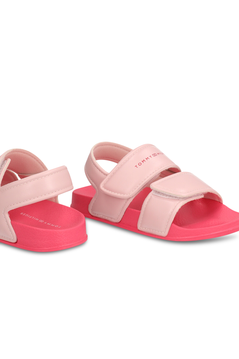 תמונת תקריב של סנדלי סלינג בק