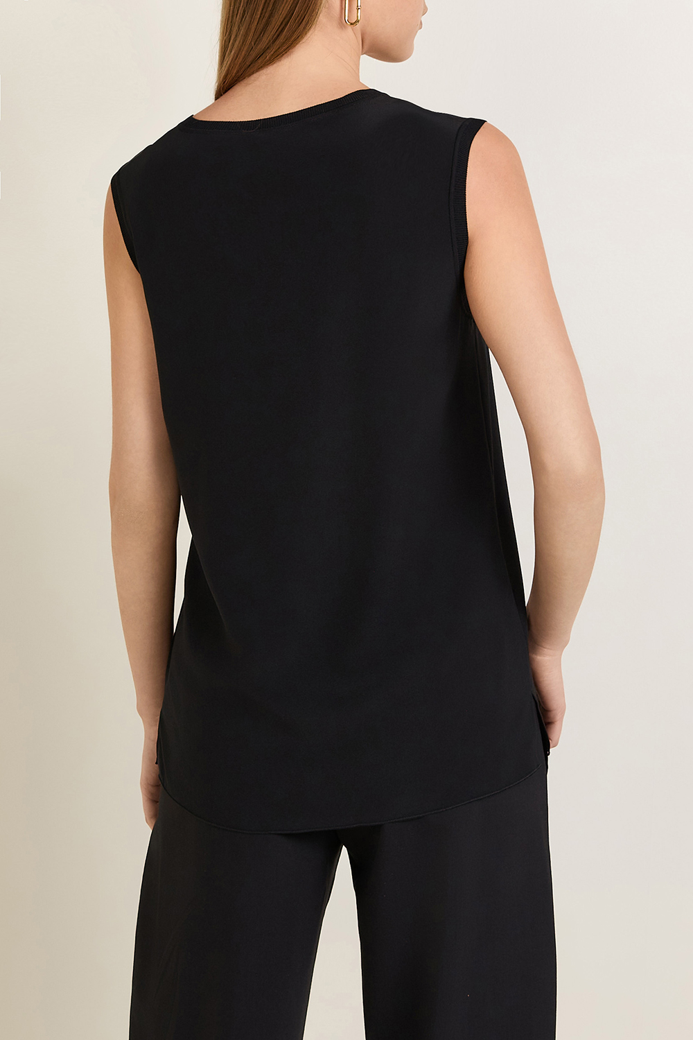 תמונת דוגמן אחורית של גופייה