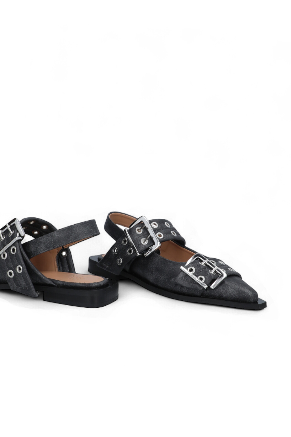 תמונת תקריב של נעלי בלרינה סלינג בק