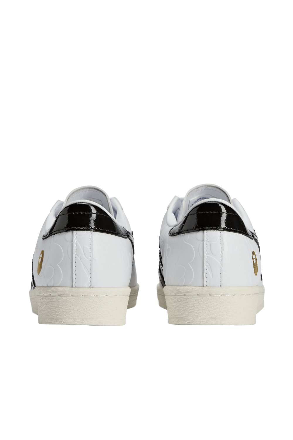 תמונת תקריב של אדידס X ביאפ נעלי סניקרס סופרסטאר וינטג'