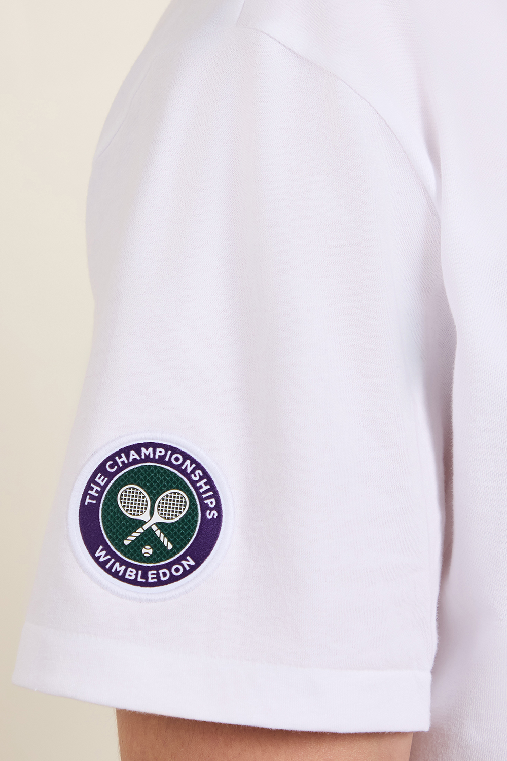 תמונת תקריב דוגמן של פולו רלף לורן X ווימבלדון חולצת טי