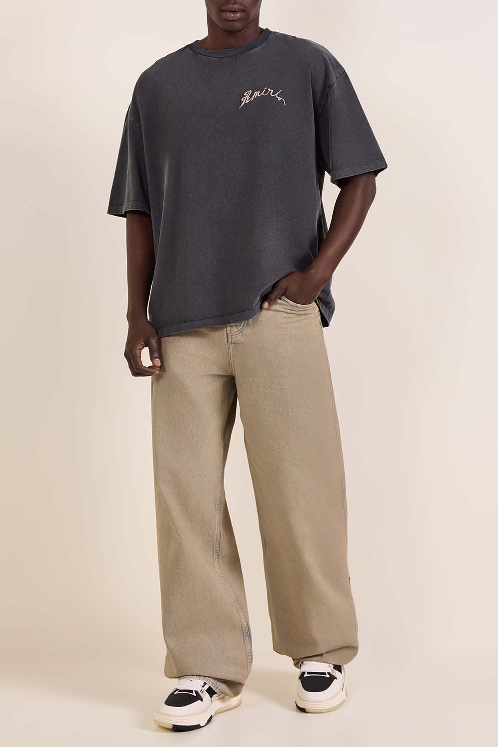 תמונת דוגמן קידמית של נעלי סניקרס MA-1