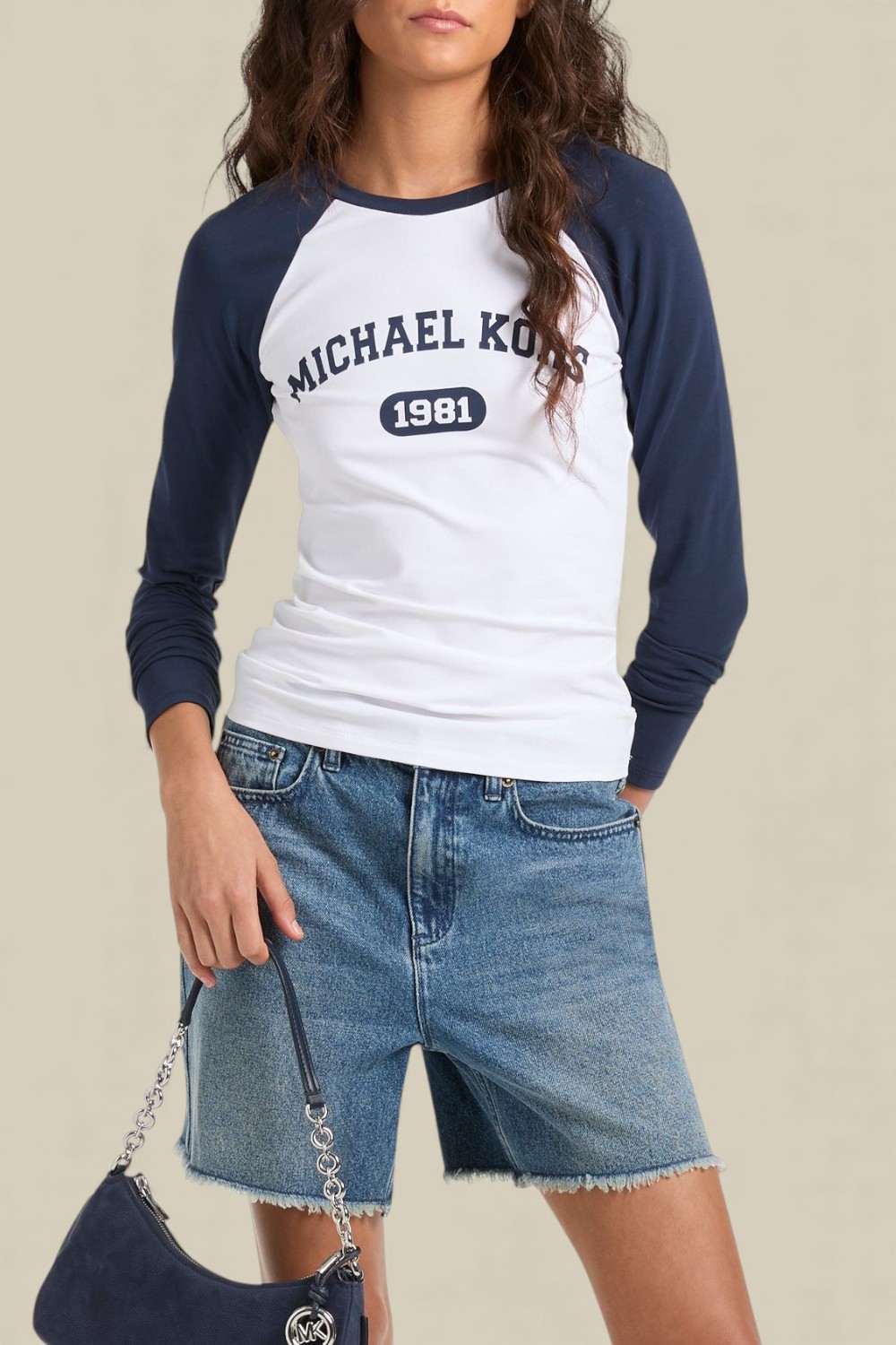 תמונת דוגמן קידמית של חולצת טי שרוול ארוך