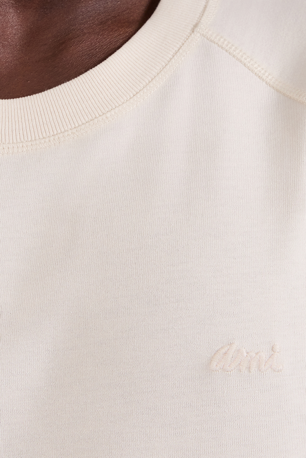 תמונת תקריב דוגמן של חולצת טי