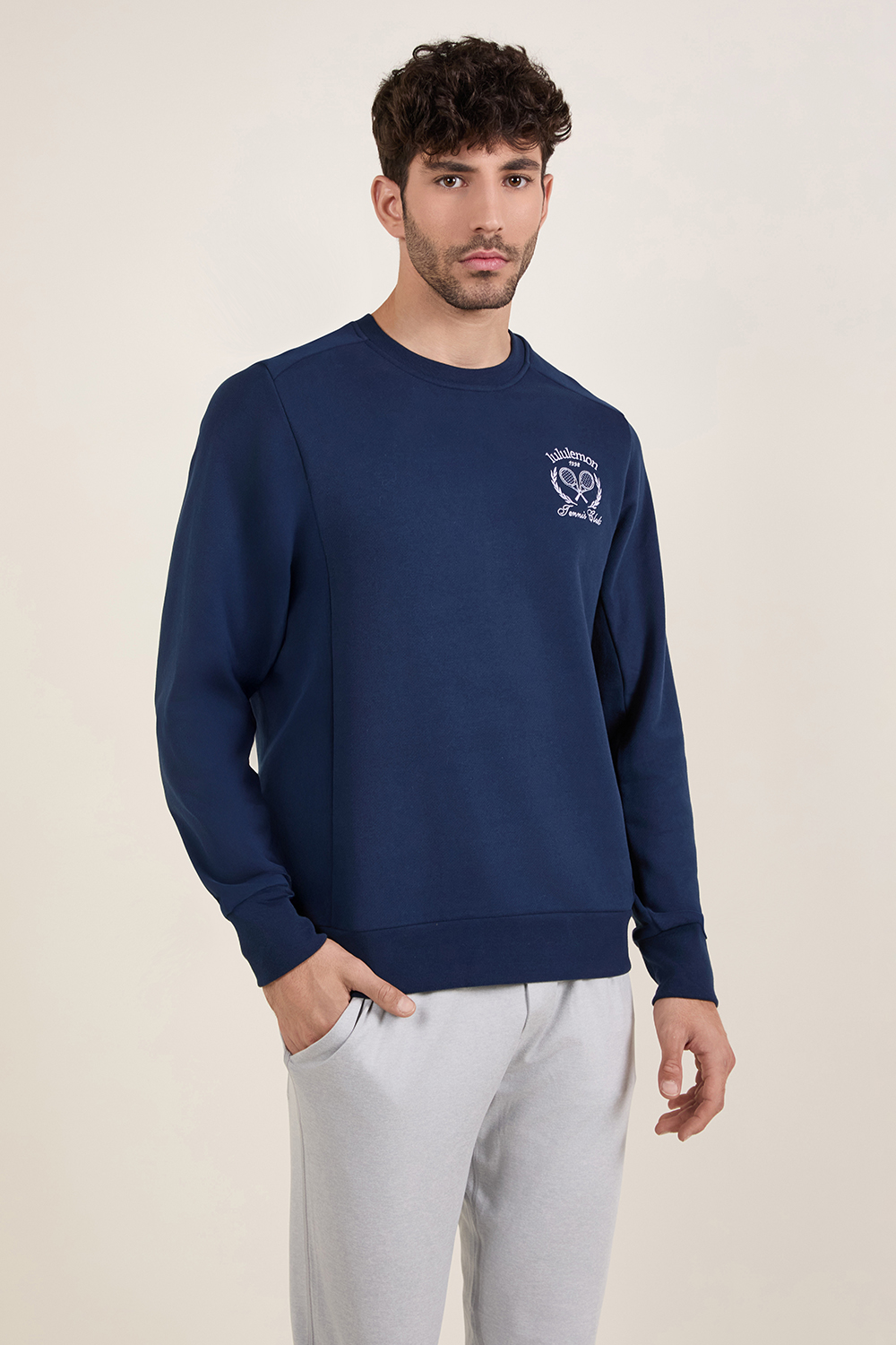 תמונת דוגמן קידמית של French Terry Classic-Fit Crewneck