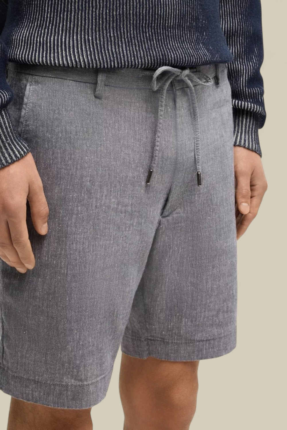 תמונת תקריב דוגמן של מכנסיים קצרים