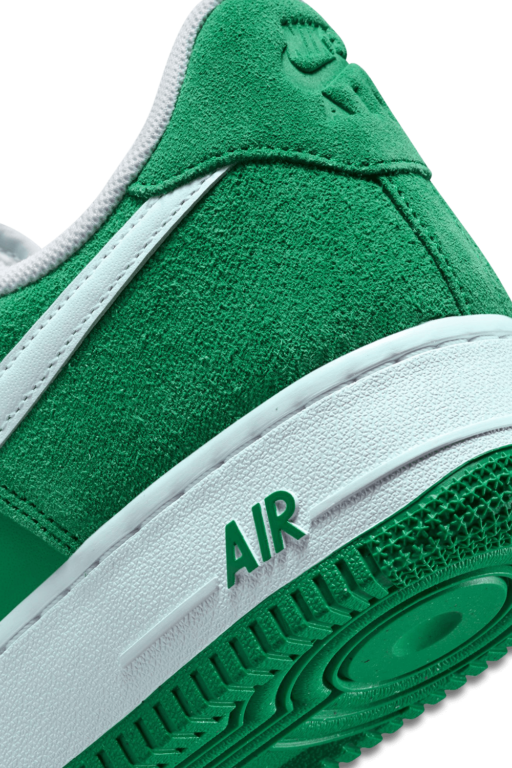 תמונת תקריב של נעלי סניקרס אייר פורס 1 07