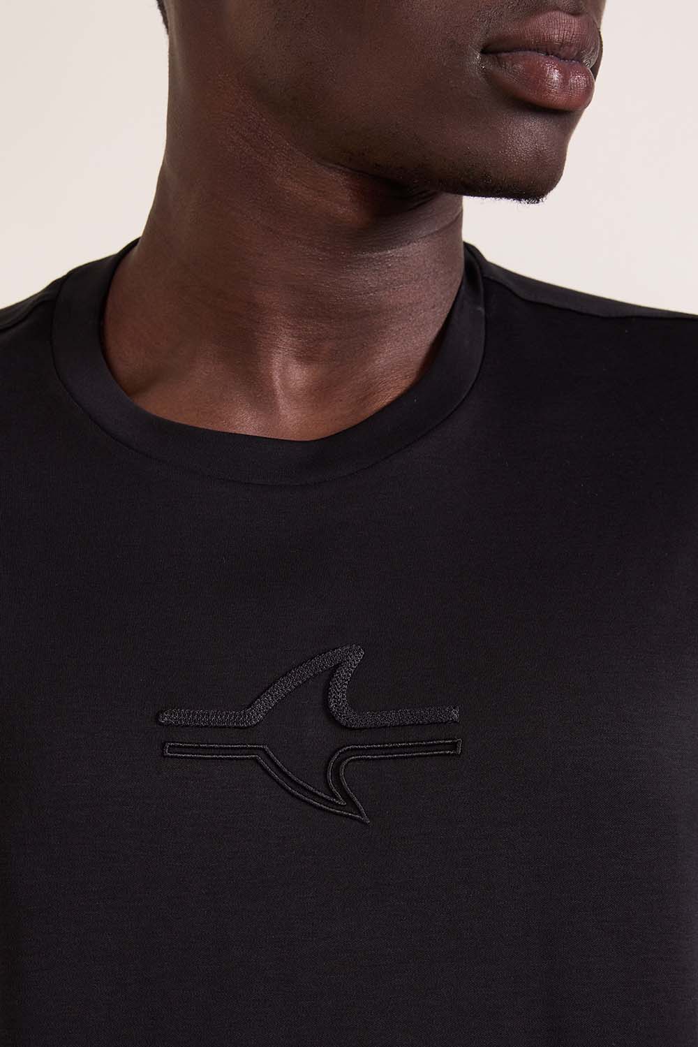 תמונת תקריב דוגמן של חולצת טי