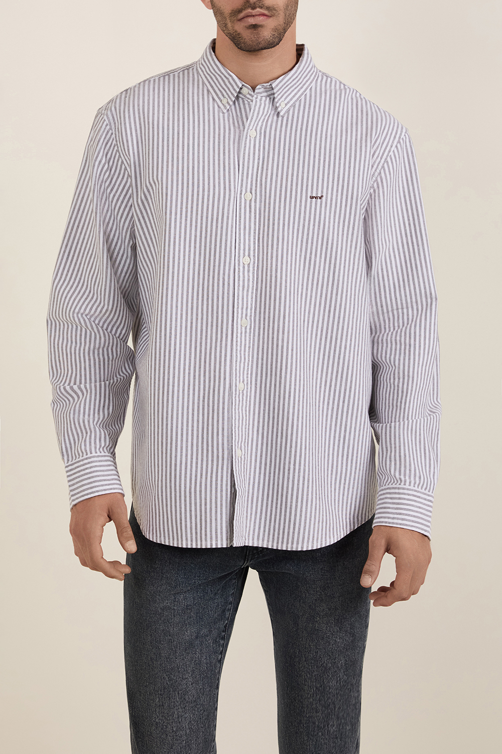 תמונת דוגמן קידמית של חולצת כפתורים