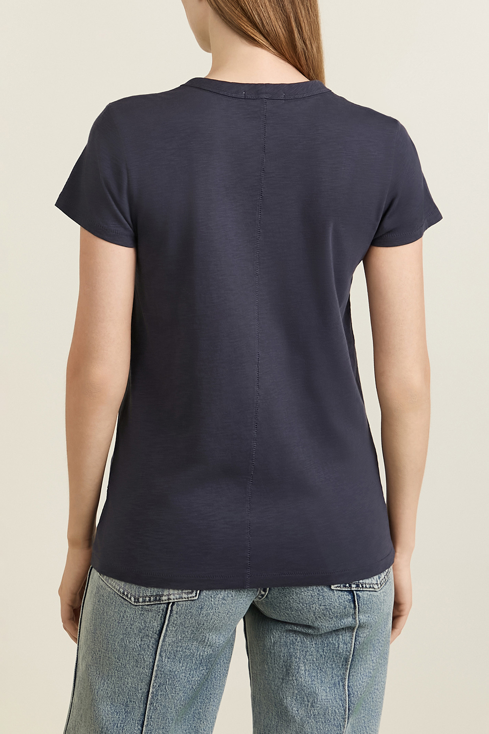 תמונת דוגמן אחורית של חולצת טי מכותנה אורגנית