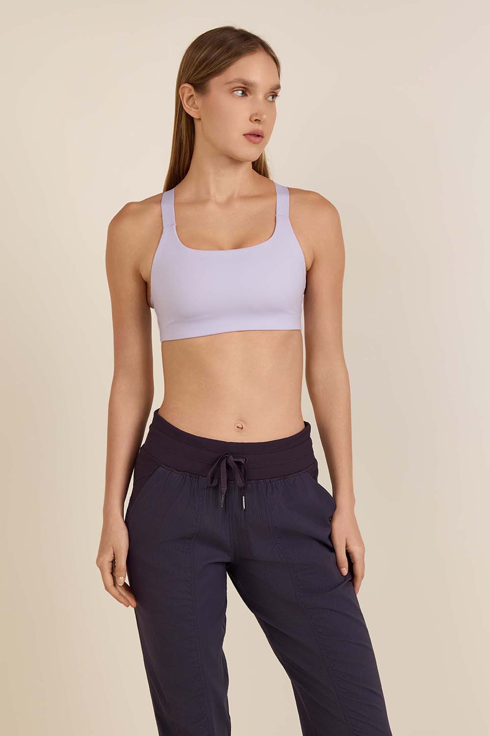 תמונת דוגמן קידמית של Ultralu Square-Neck Workout Bra Medium Support, B/C Cup