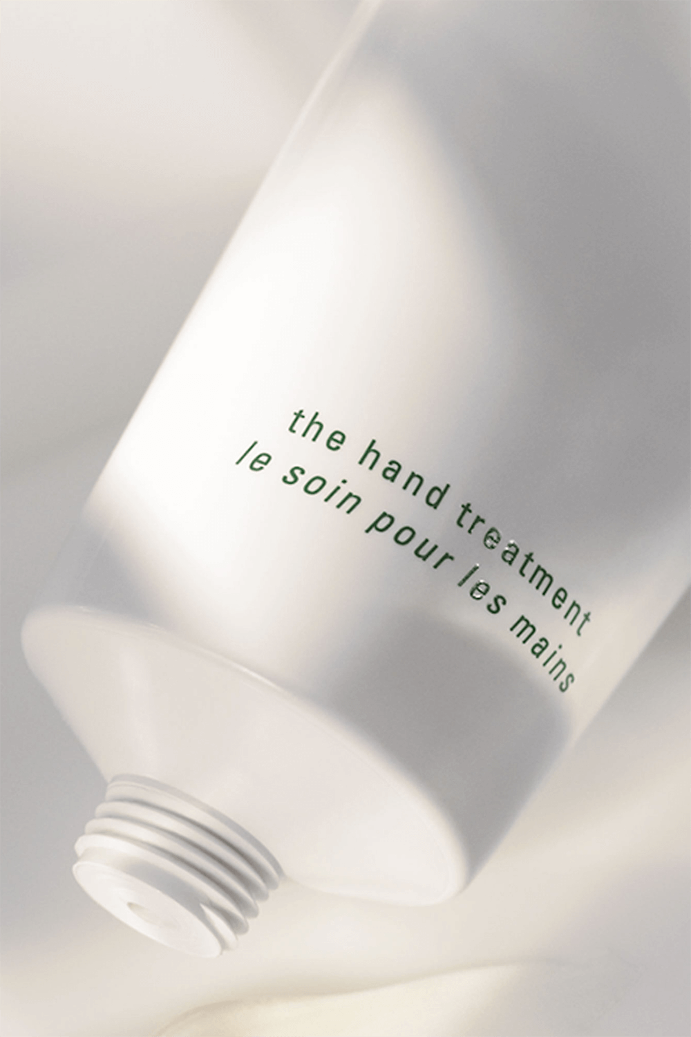 תמונת תקריב של The Hand Trearment 100 ml