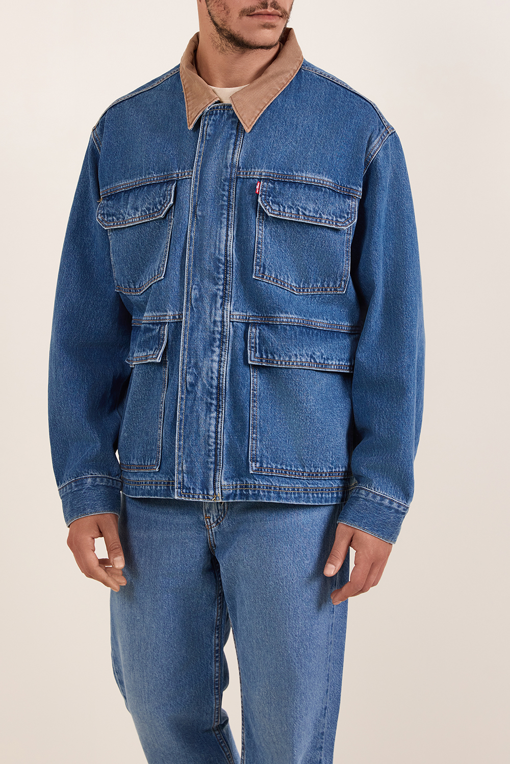 תמונת דוגמן קידמית של ז'קט ג'ינס