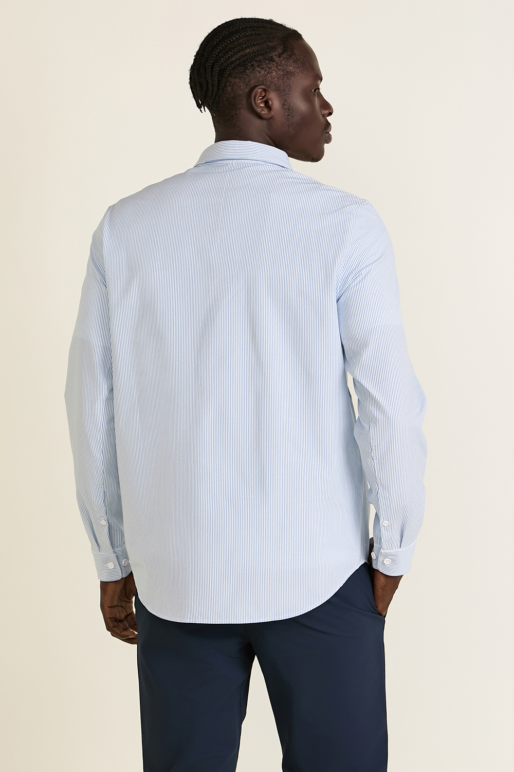 תמונת דוגמן אחורית של New Venture Classic-Fit Long-Sleeve Shirt