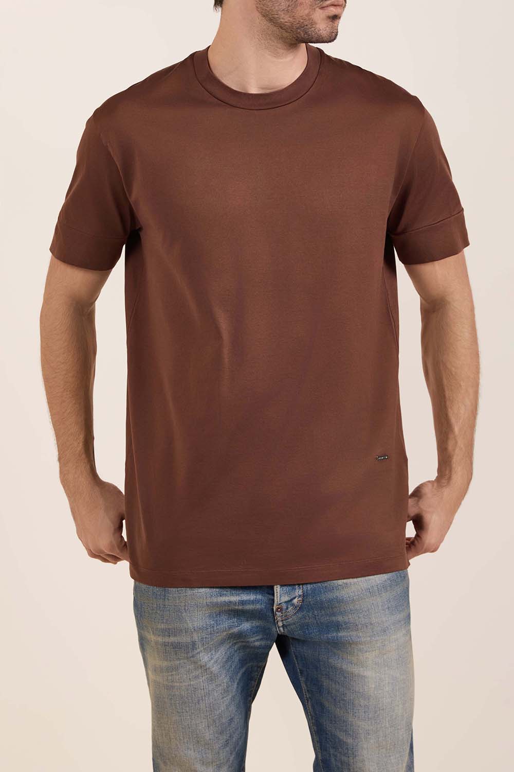 תמונת דוגמן קידמית של חולצת טי