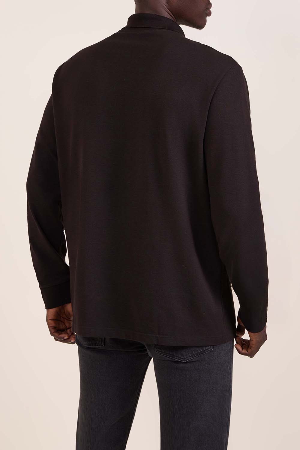 תמונת דוגמן אחורית של חולצת פולו עם שרוול ארוך