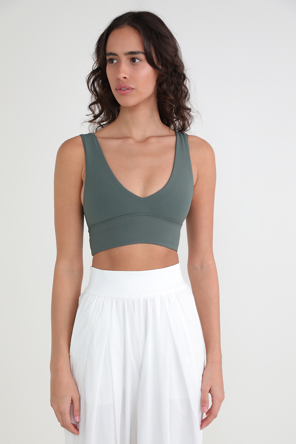 תמונת דוגמן קידמית של Align™ V Neck Bra A/B