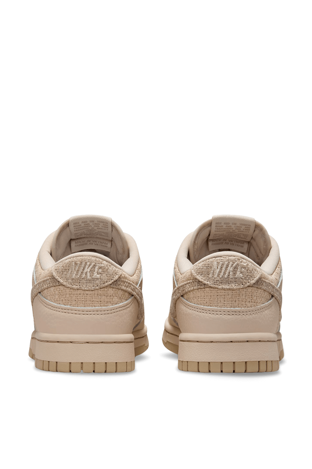 תמונה אחורית של נעלי סניקרס דאנק