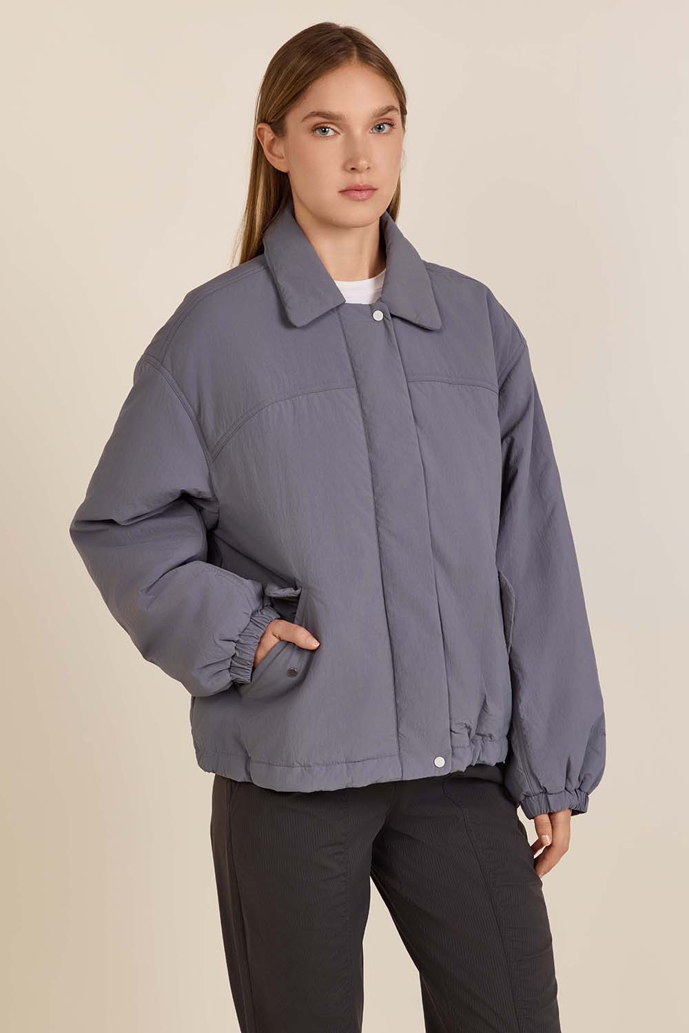 תמונת דוגמן קידמית של Insulated Oversized Collared Jacket