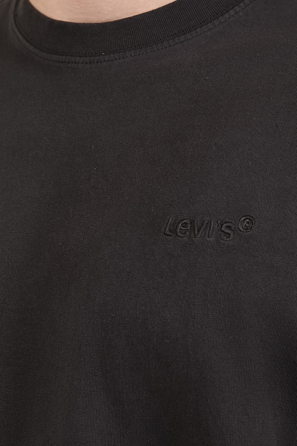 תמונת תקריב דוגמן של חולצת טי