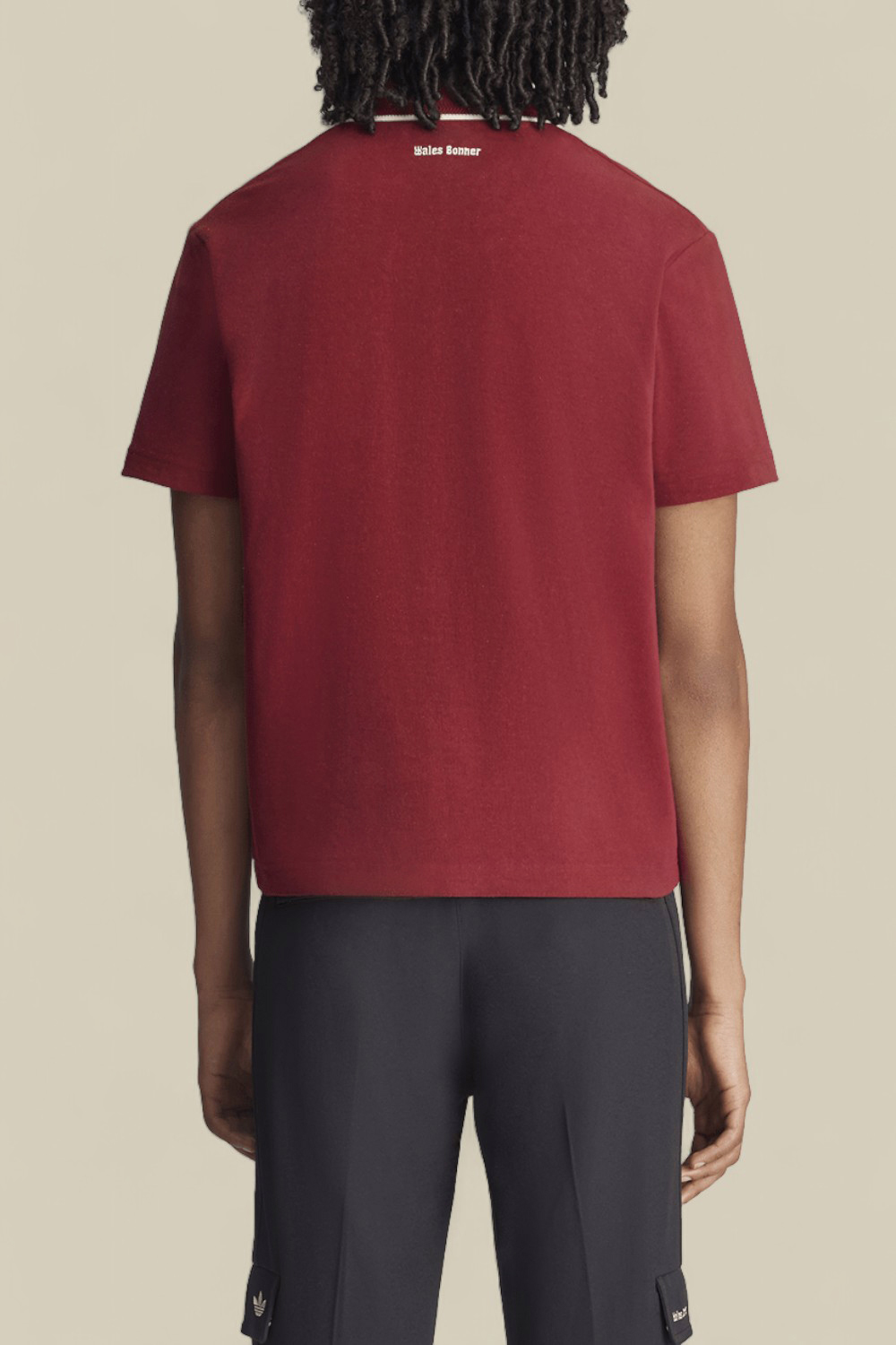 תמונת דוגמן אחורית של אדידס X וולס בונר חולצת פולו