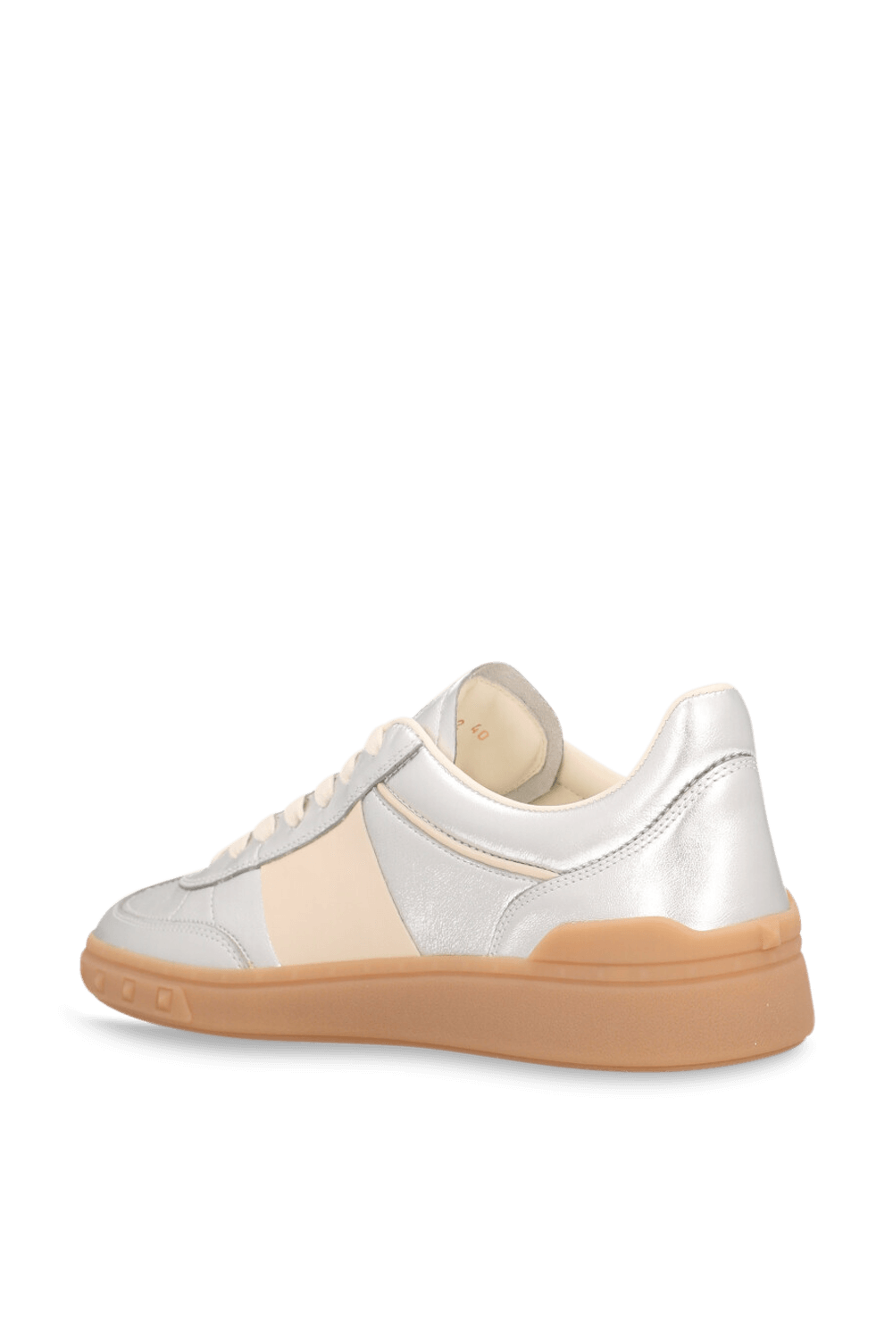 תמונה אחורית של סניקרס