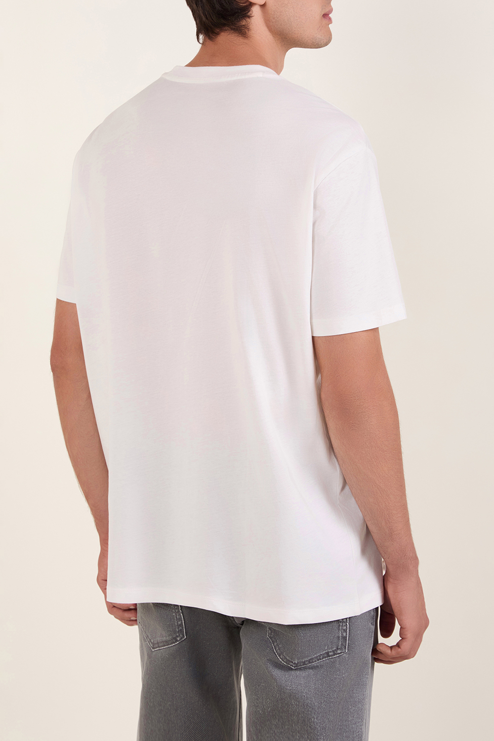 תמונת דוגמן אחורית של חולצת טי