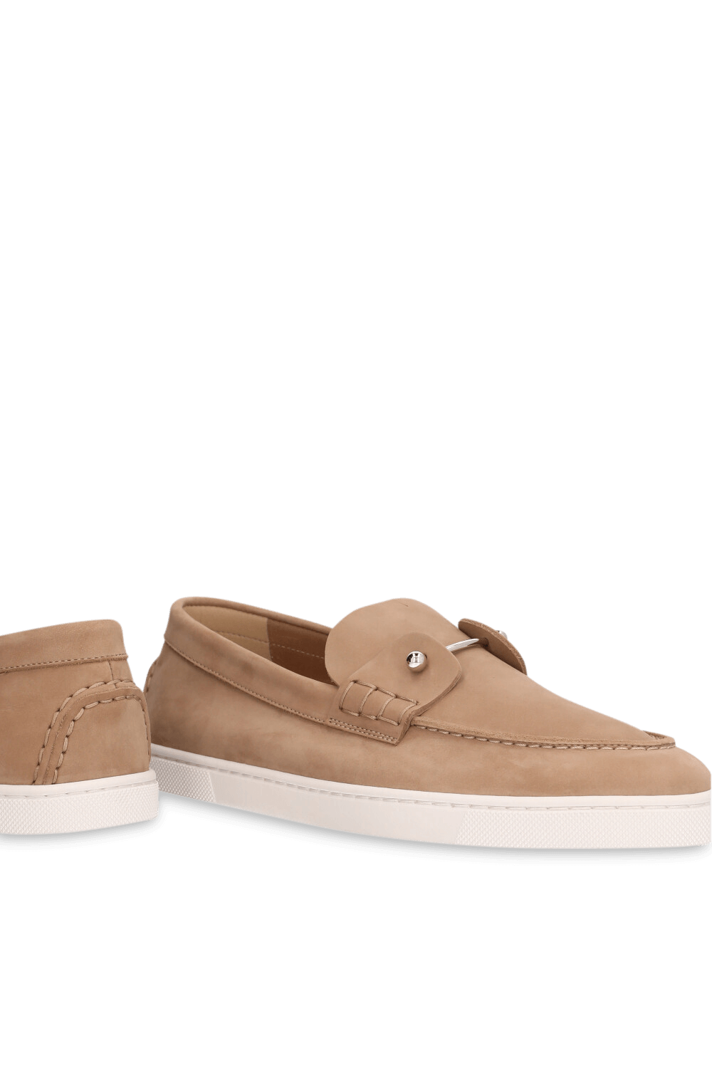 תמונת תקריב של נעלי מוקסינים