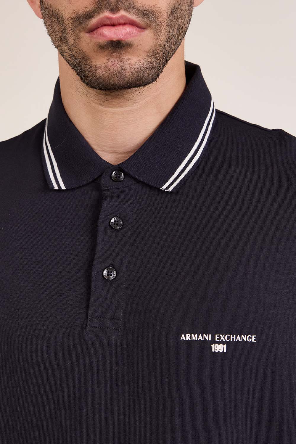 תמונת תקריב דוגמן של חולצת טי