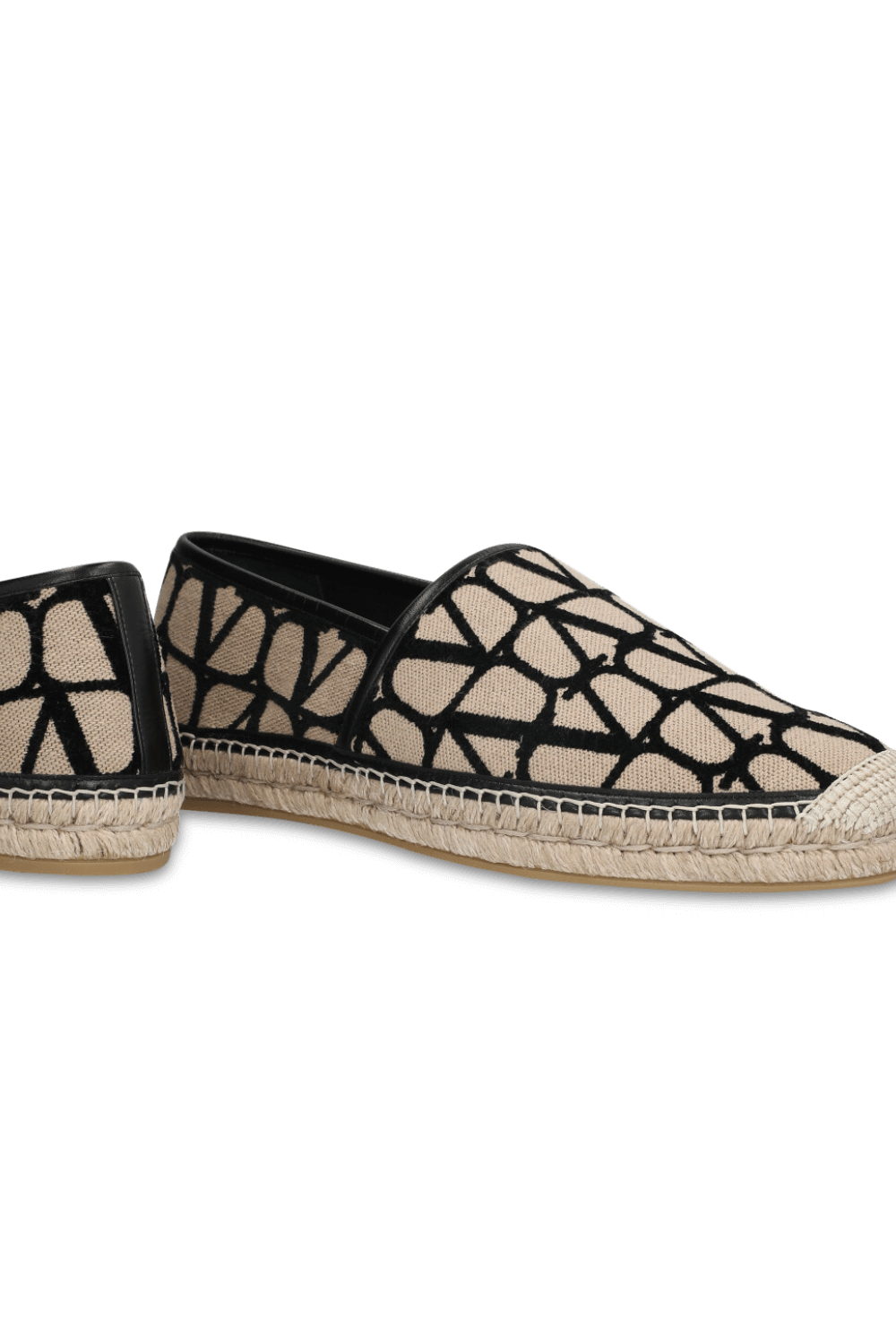 תמונת תקריב של נעלי אספדריל