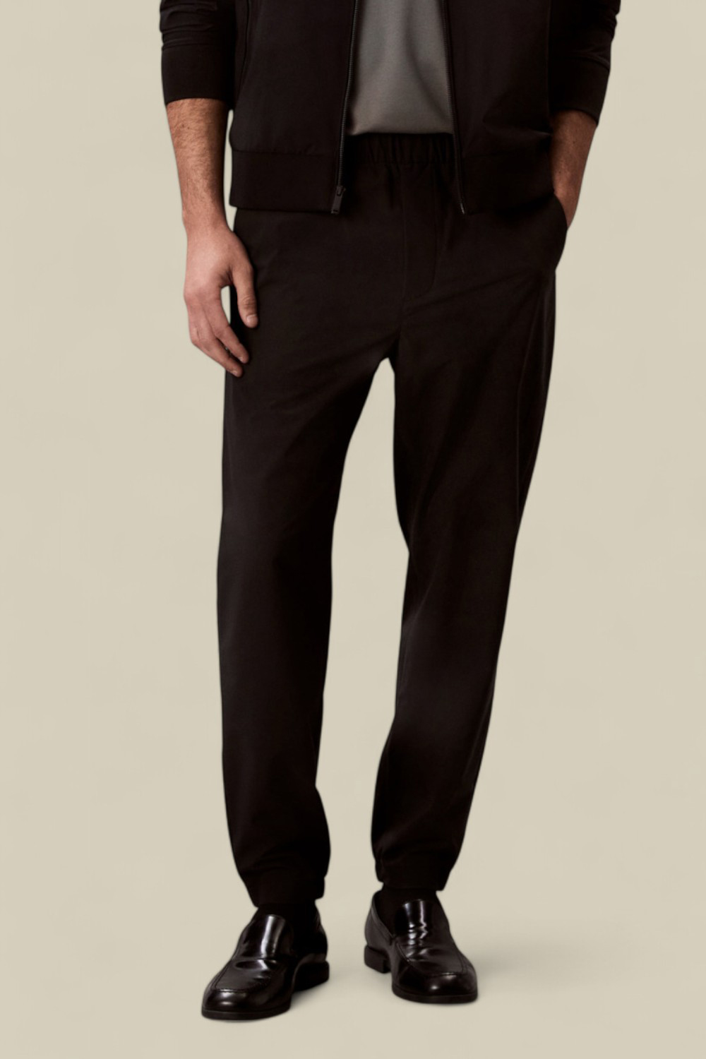 תמונת דוגמן קידמית של מכנסיים ארוכים סלים פיט