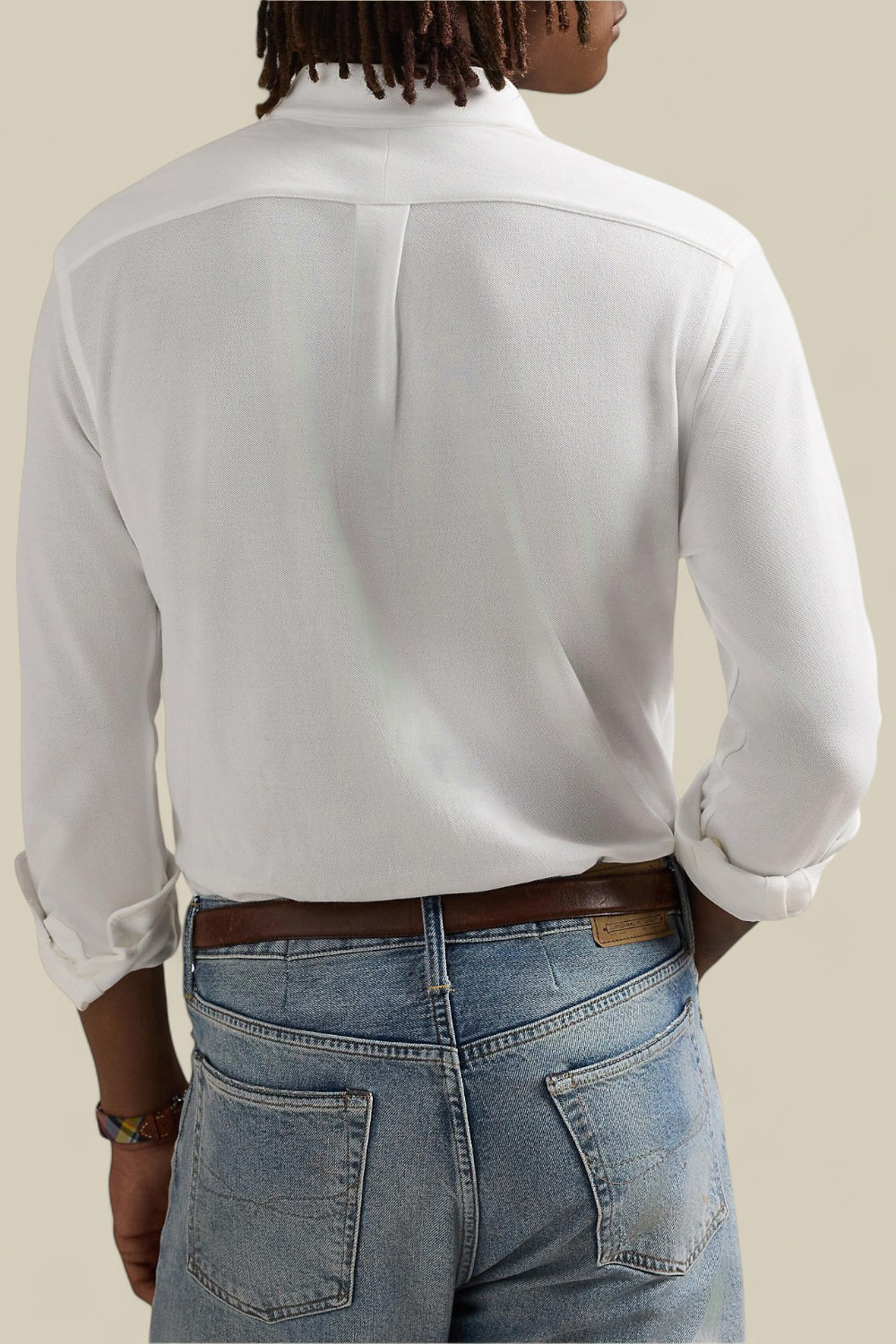 תמונת דוגמן אחורית של חולצת כפתורים