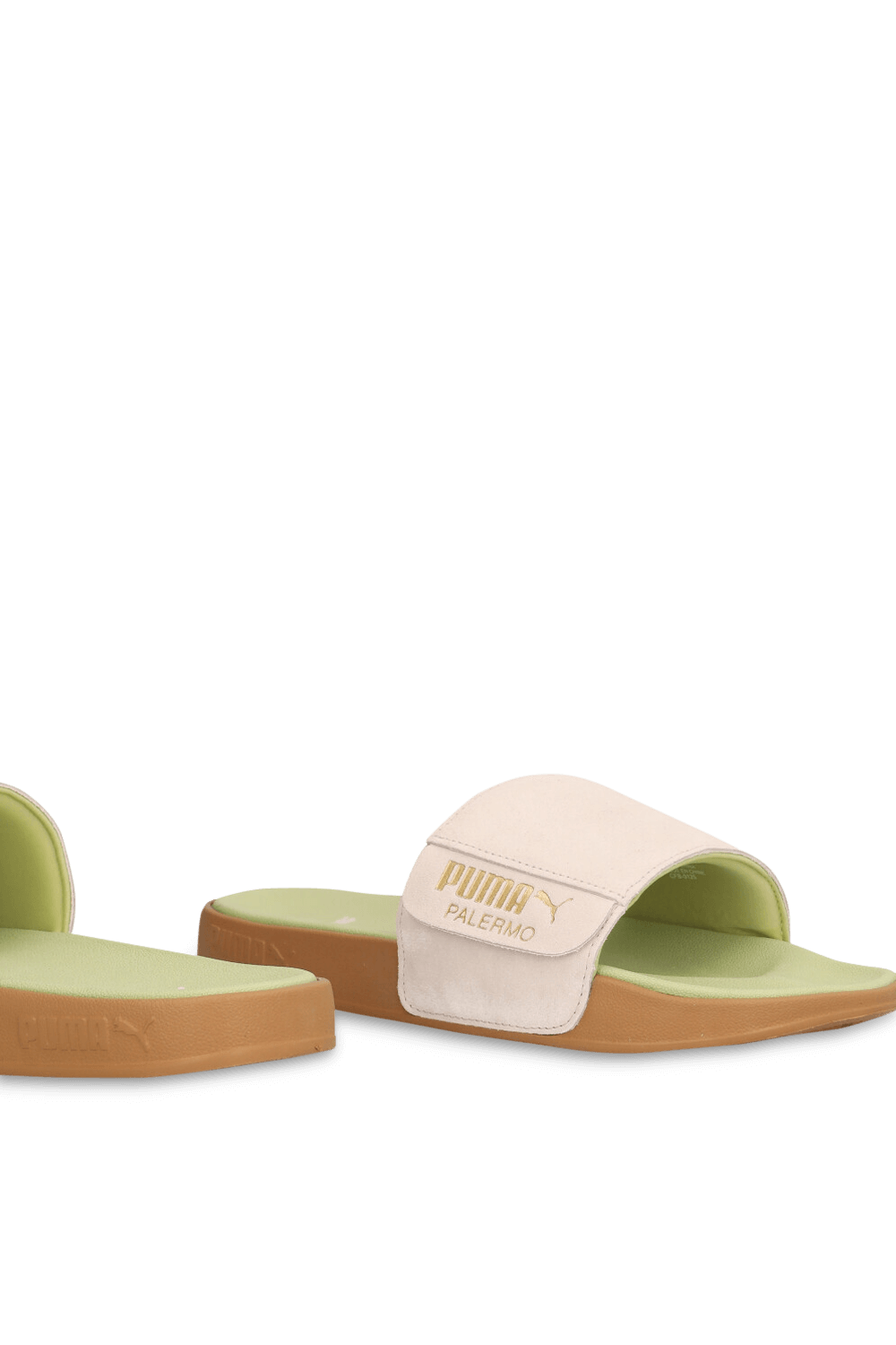 תמונת תקריב של כפכפי סליידס פאלרמו