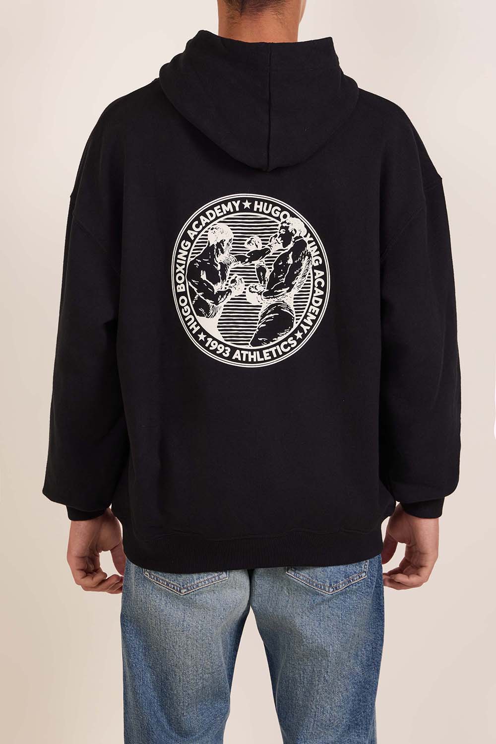 תמונת דוגמן אחורית של סווטישרט קפוצ'ון אוברסייז