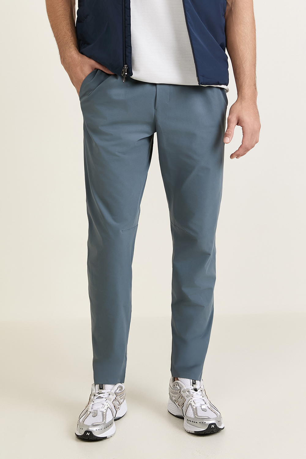 תמונת דוגמן קידמית של Zeroed In Slim-Fit Pant