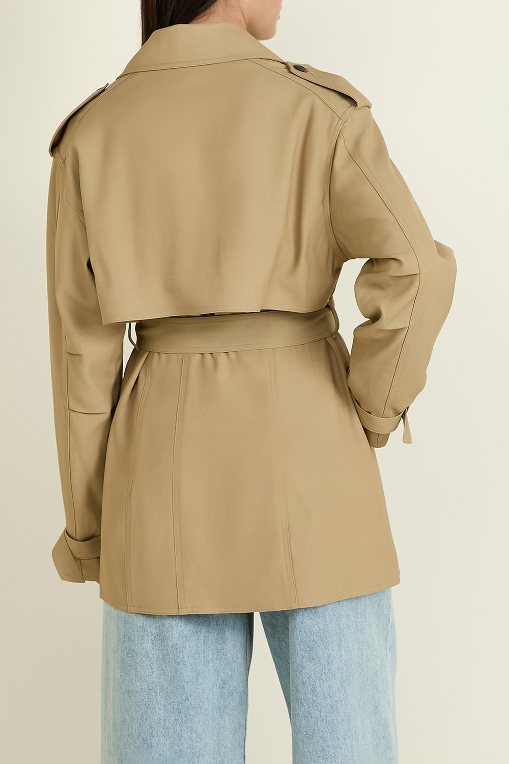 תמונת דוגמן אחורית של טרנץ' קצר