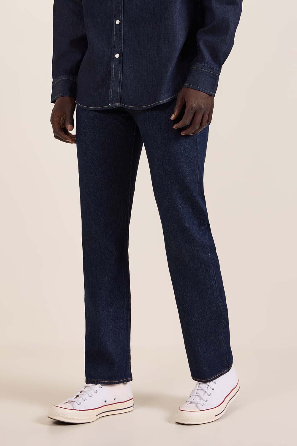 תמונת דוגמן קידמית של מכנסי ג'ינס