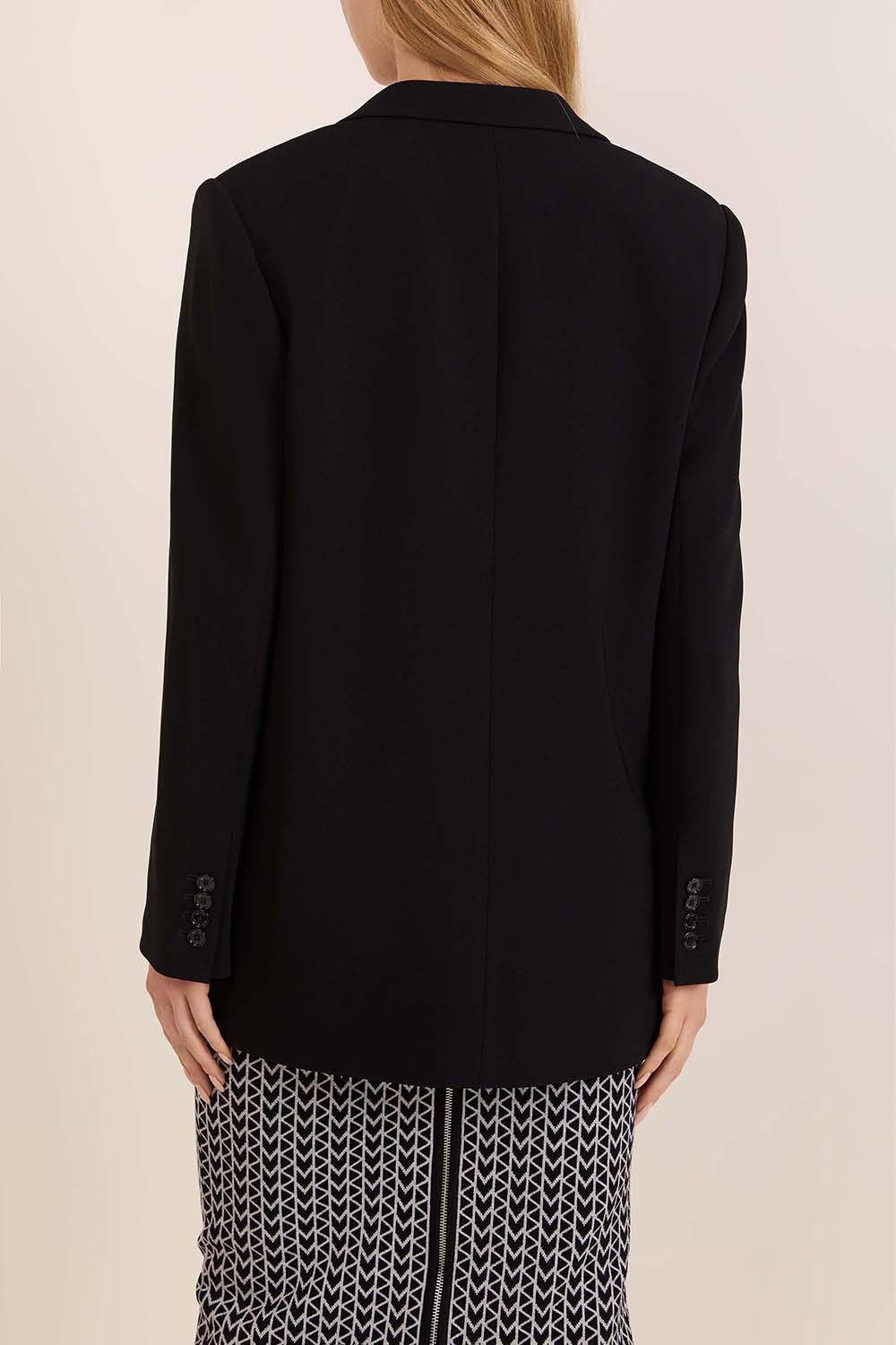 תמונת דוגמן אחורית של ז'קט מחוייט