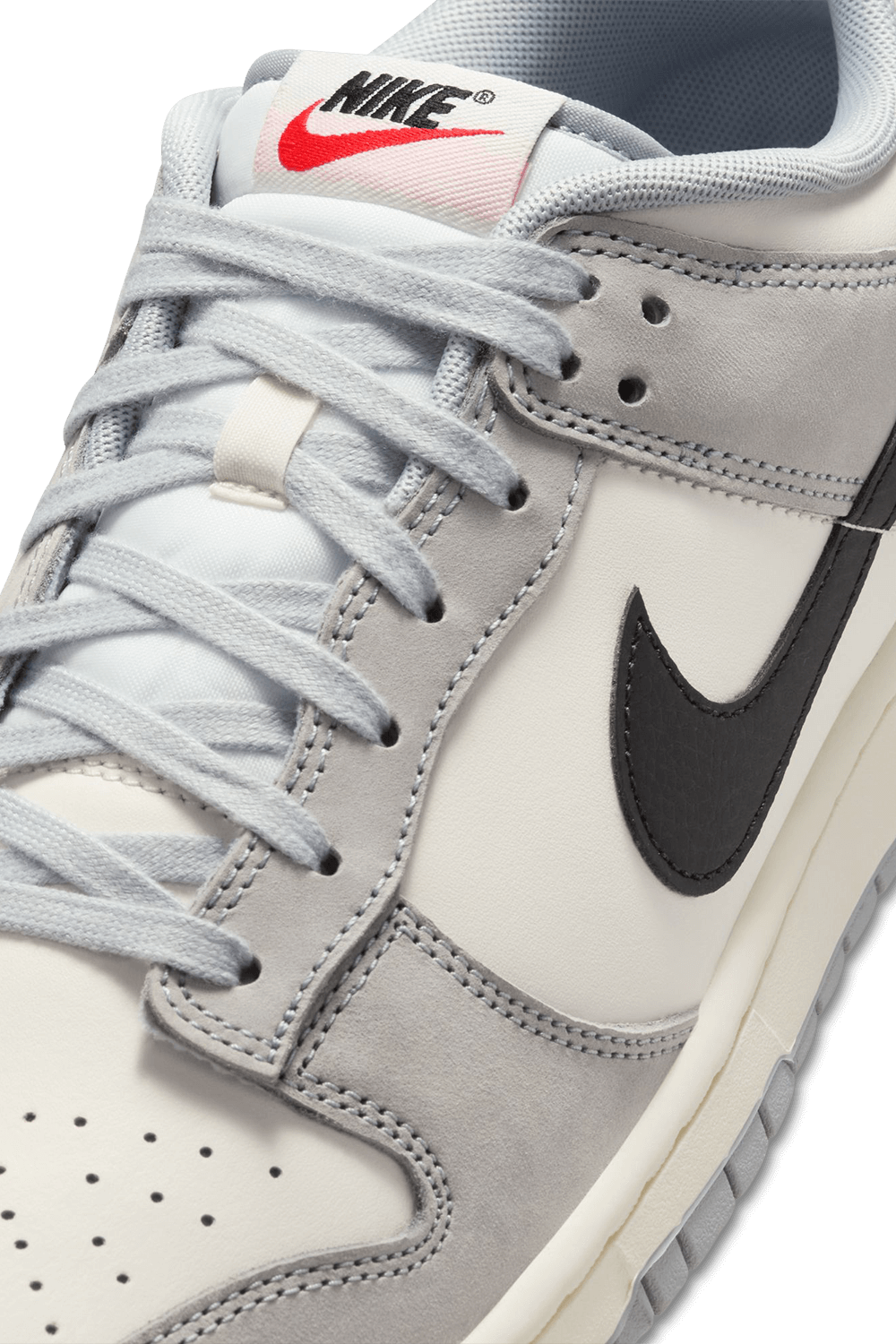 תמונת פנים של נעלי סניקרס דאנק