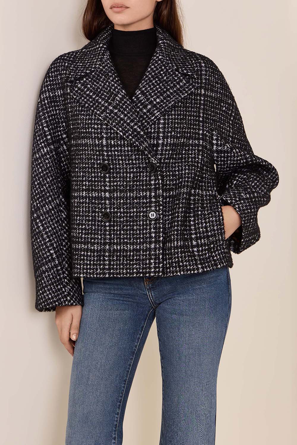 תמונת דוגמן קידמית של זקט ארוג