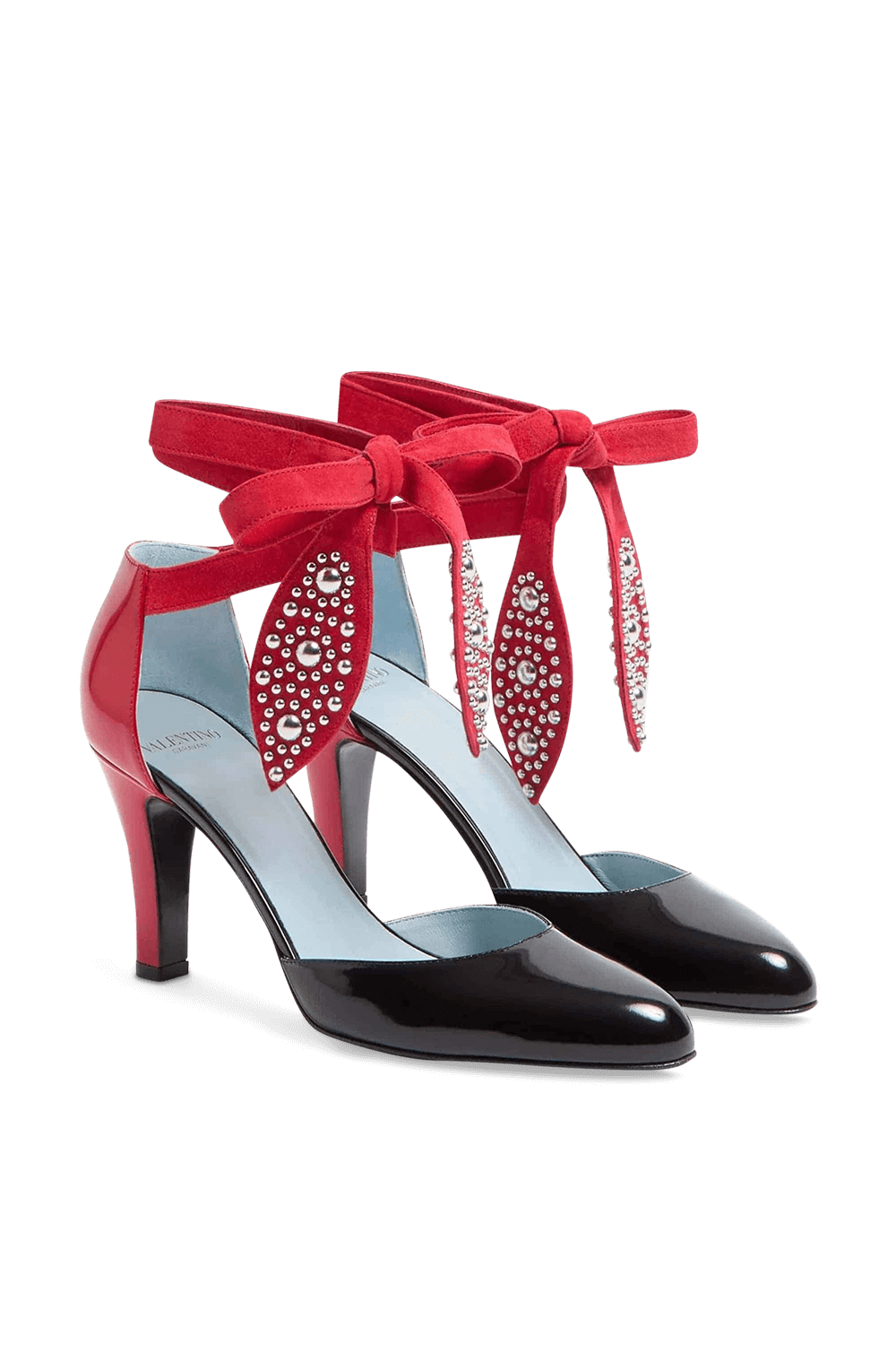 תמונת תקריב של נעלי עקב