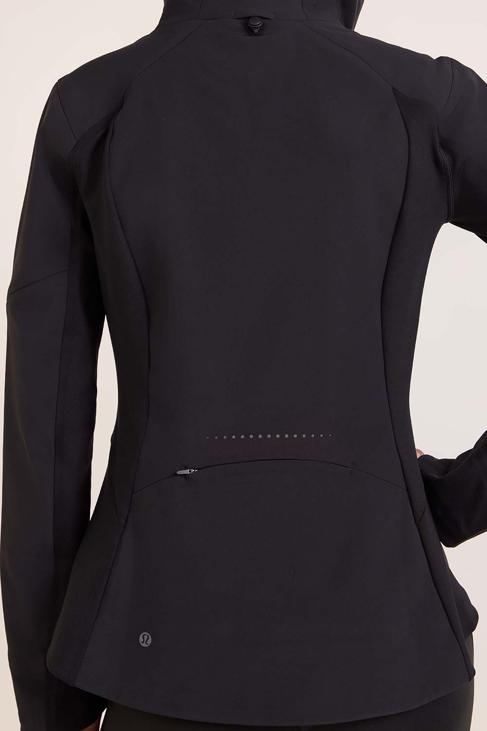 תמונת תקריב דוגמן של Cross Chill Jacket