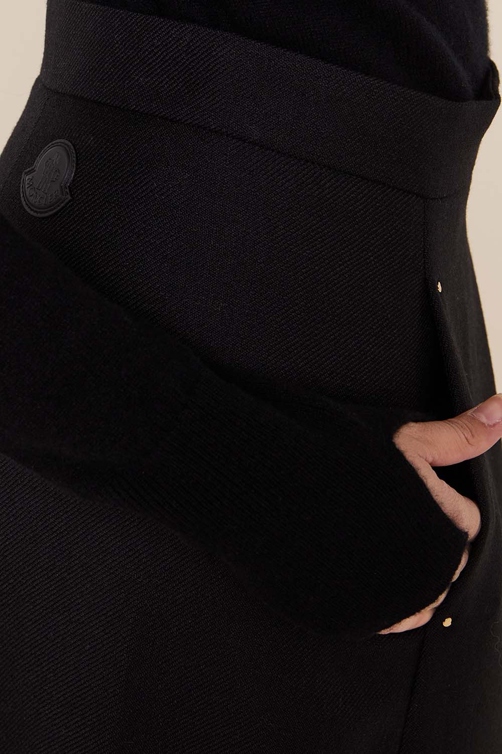 תמונת תקריב דוגמן של חצאית מקסי