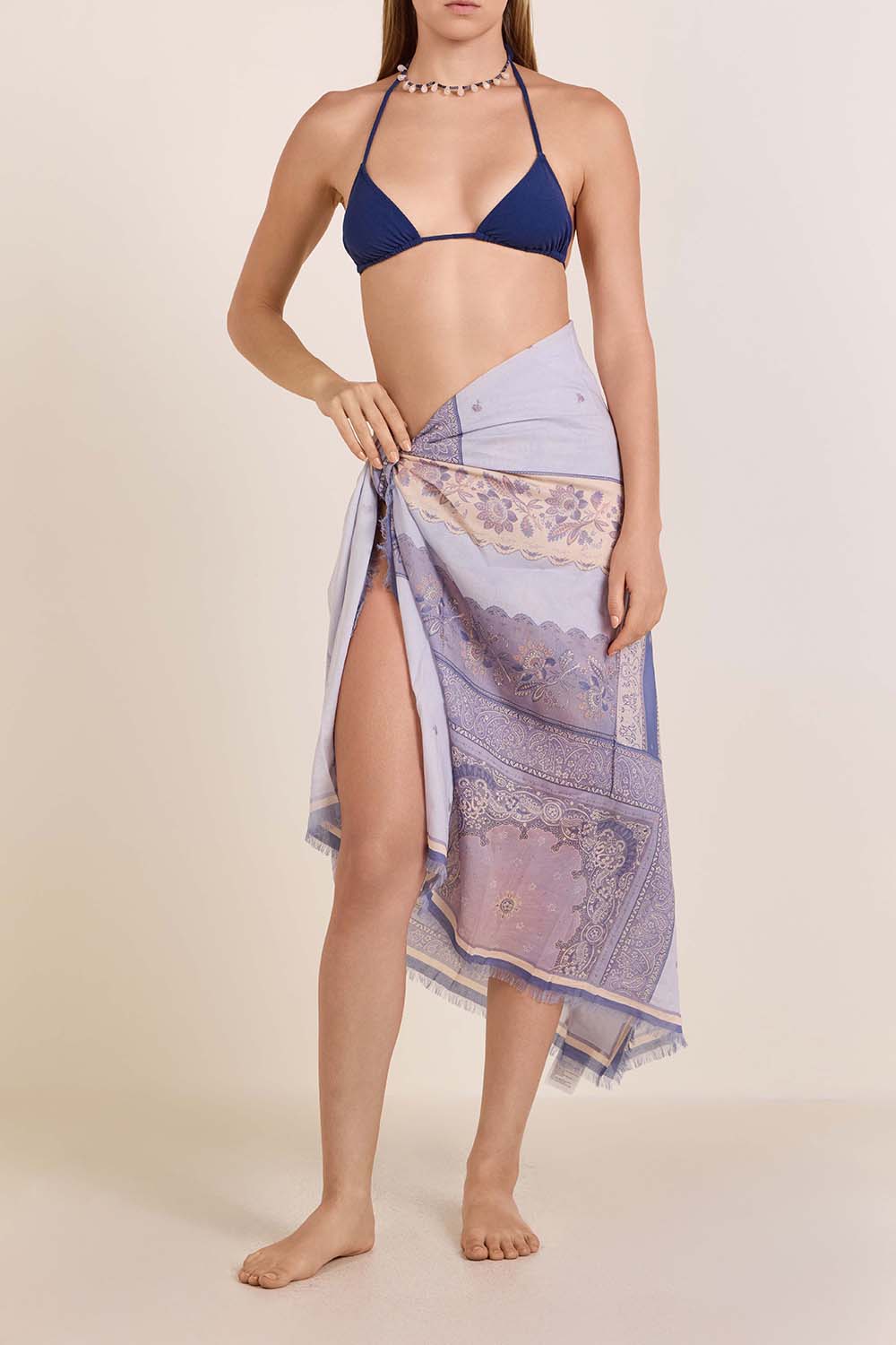 תמונת דוגמן קידמית של שרשרת אבנים