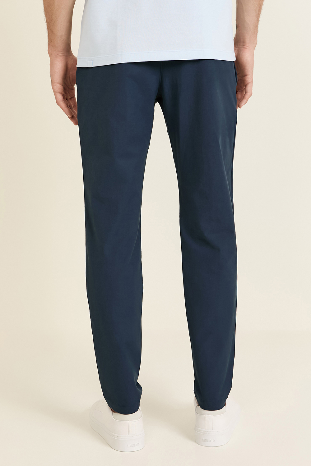 תמונת דוגמן אחורית של ABC Slim-Fit Trouser 32''L *VersaTwill