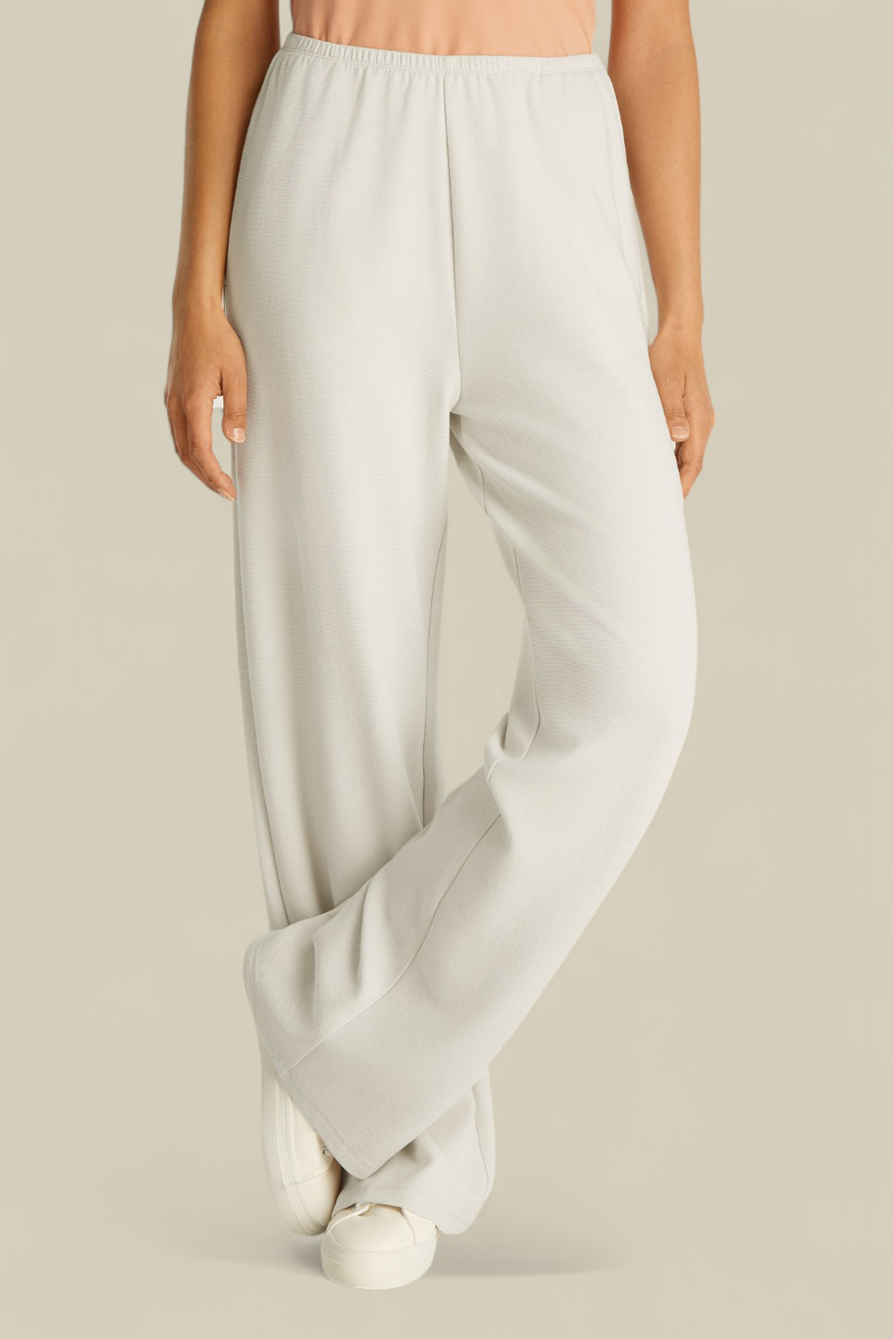 תמונת דוגמן קידמית של מכנסיים ארוכים