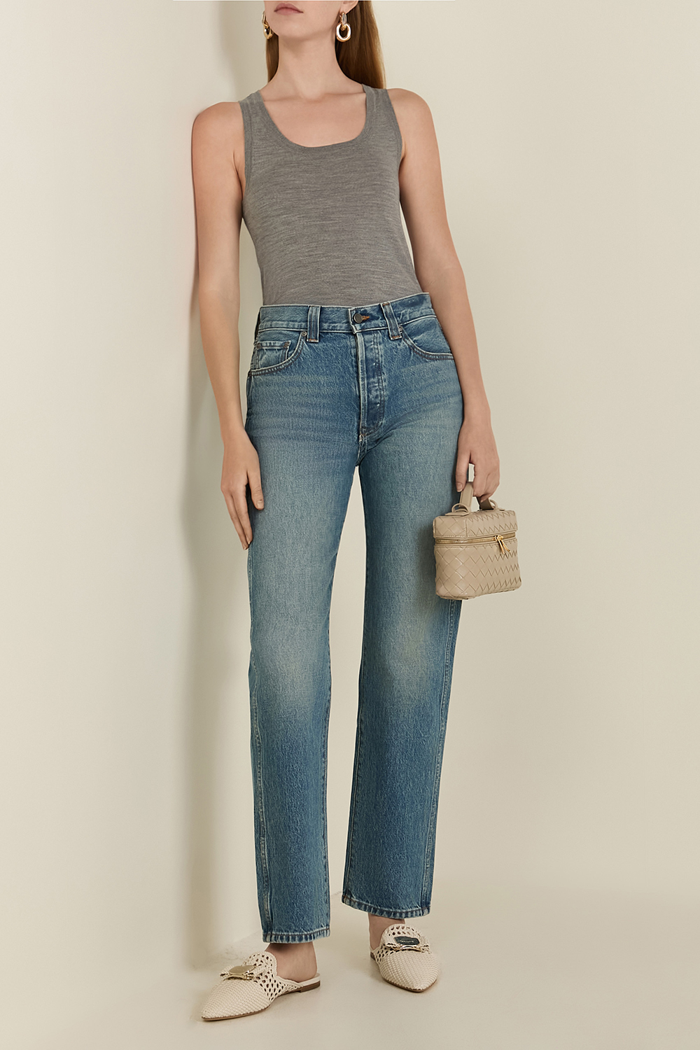 תמונת דוגמן קידמית של נעלי מיולס