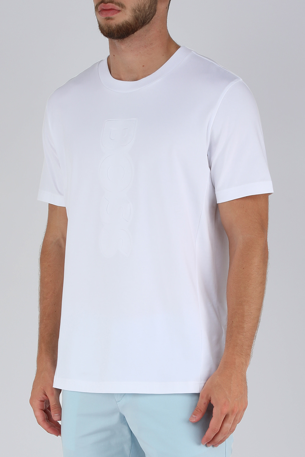 תמונת דוגמן קידמית של חולצת טי כותנה עם לוגו תלת מימד